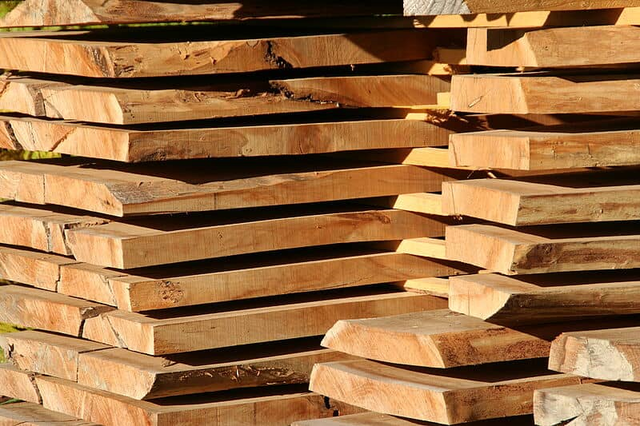 Holzverarbeitungserhebung: Inlandnutzung von Schweizer Holz gestärkt